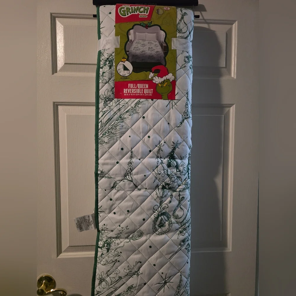 Dr Seuss The Grinch Christmas Full/Queen Reversible Quilt 88x92 Holiday Bedding